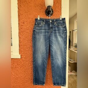 American Eagle Slouchy Fit Jeans Women's Size 4 R - Medium Wash Mid Rise Stretch